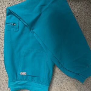 Women’s medium scrub top and bottom